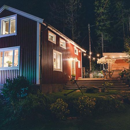 Lilla Dalbo "Adults Only, Djurfritt", Ulvoen Hoega Kusten Ulvohamn Luaran gambar