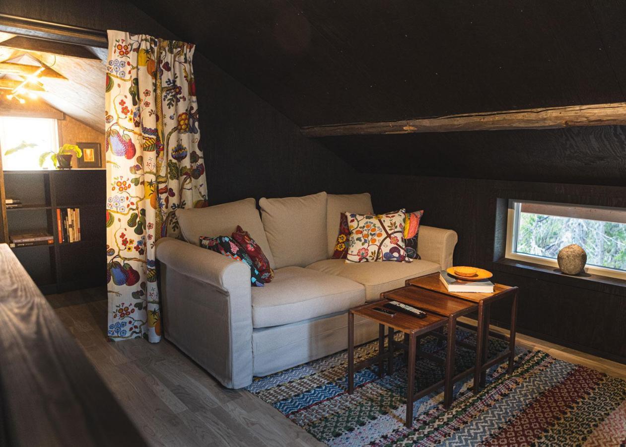 Lilla Dalbo "Adults Only, Djurfritt", Ulvoen Hoega Kusten Ulvohamn Luaran gambar