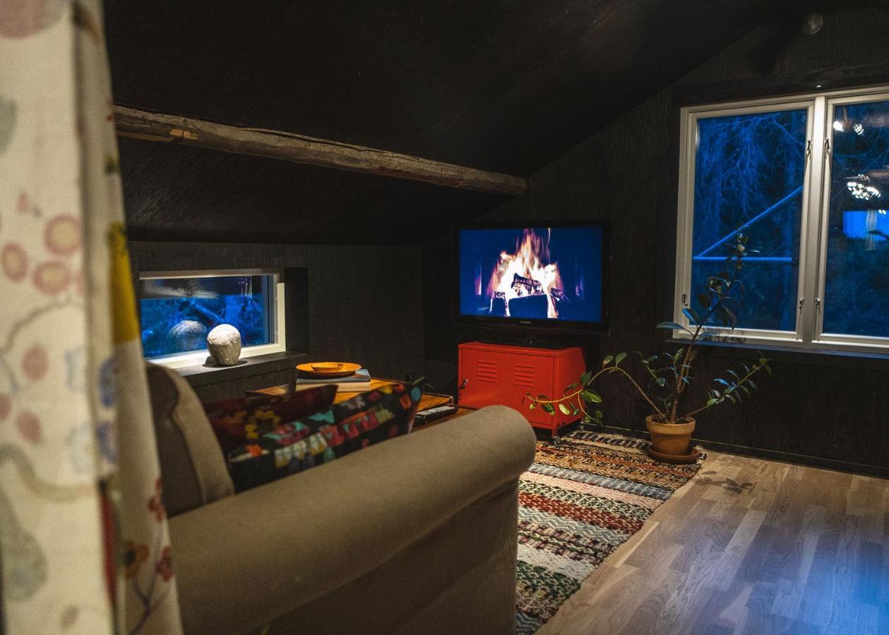 Lilla Dalbo "Adults Only, Djurfritt", Ulvoen Hoega Kusten Ulvohamn Luaran gambar